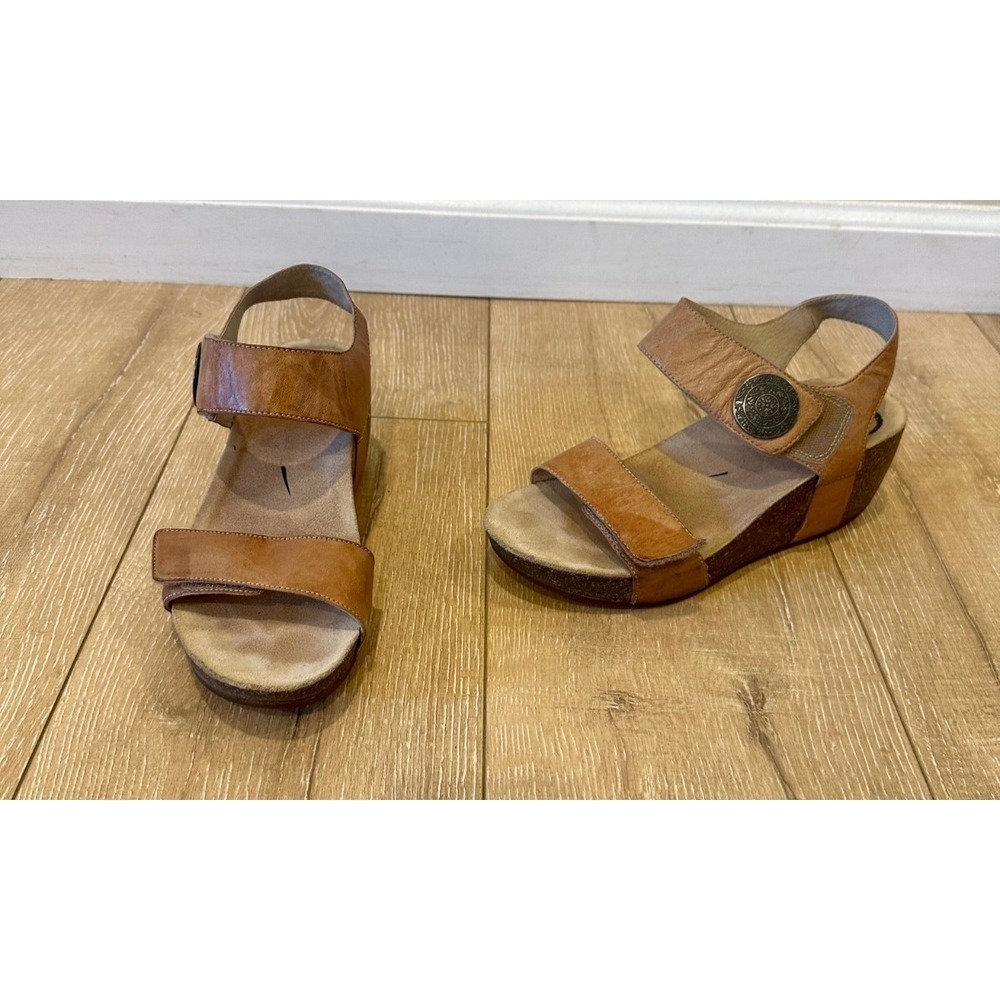 Abeo Una Leather Wedge Sandals Womens Sz 8 Neutral Footbed Tan Slingback $140